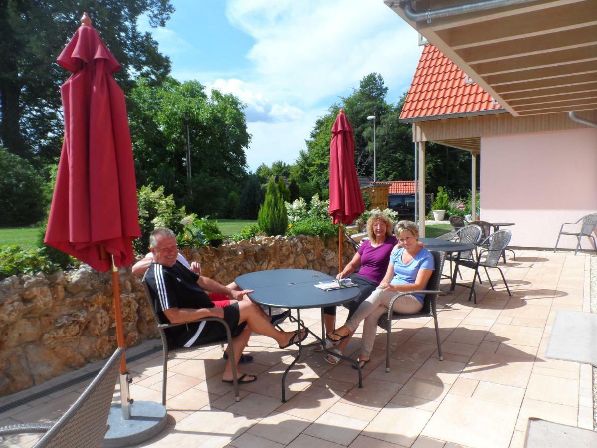 Pension Am Kirschgarten Goessweinstein Exterior foto