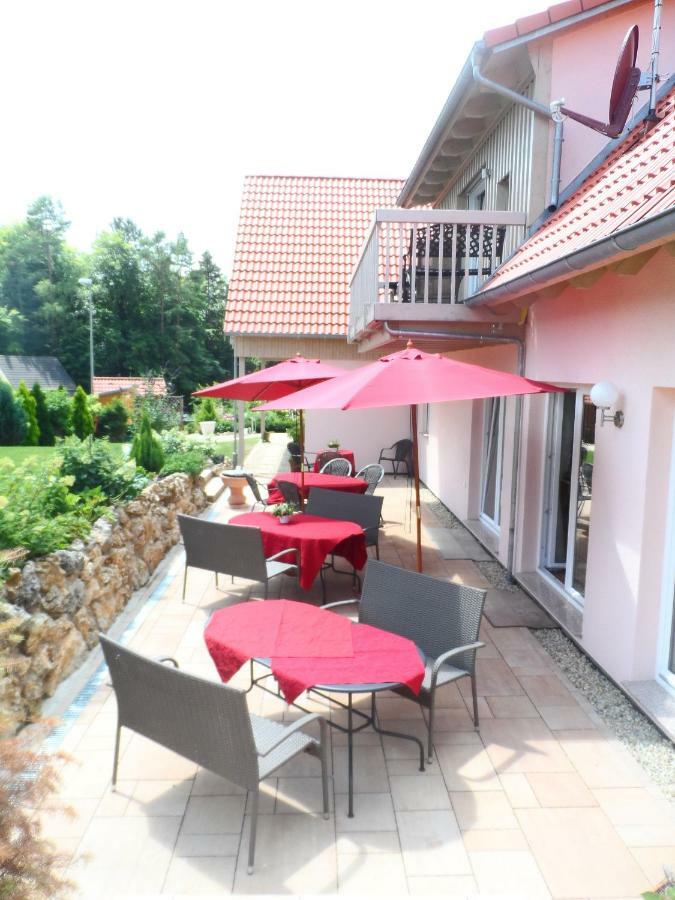 Pension Am Kirschgarten Goessweinstein Exterior foto